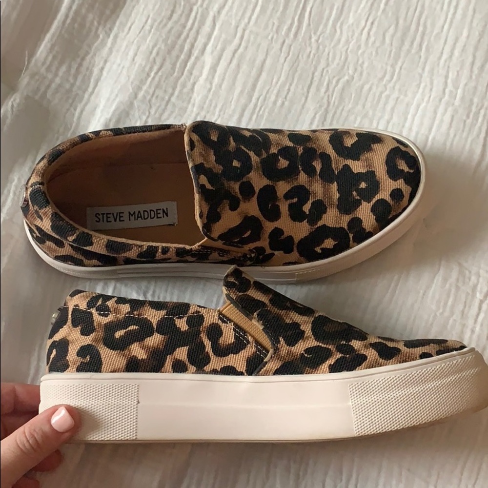 Steve Madden Leopard Canvas Gills